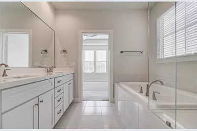 2818 Grand Fountains Drive #B, Houston, TX 77054 - Photo 24