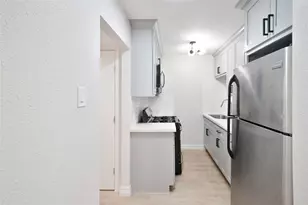 2703 Mason St, Houston, TX 77006 - Photo 10