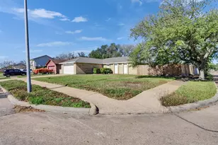 4902 Glenvalley Dr, La Porte, TX 77571 - Photo 2