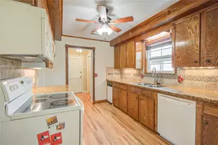 1607 W 11th St, Freeport, TX 77541 - Photo 12