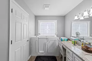 4085 Lake Arthur Dr, Port Arthur, TX 77642 - Photo 14