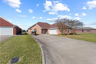 4085 Lake Arthur Dr, Port Arthur, TX 77642 - Photo 2