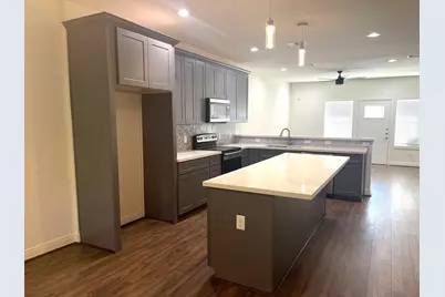 4913 Southwind Street #B, Houston, TX 77033 - Photo 16