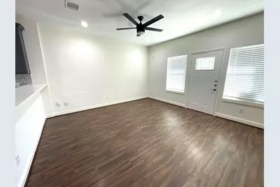 4913 Southwind Street #B, Houston, TX 77033 - Photo 2