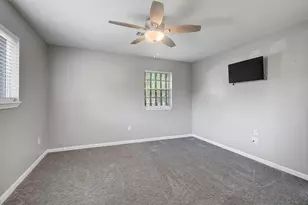 332 Crestwood St, Clute, TX 77531 - Photo 16