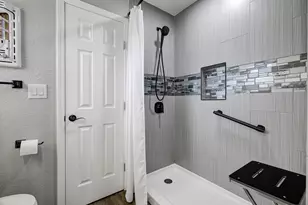 332 Crestwood St, Clute, TX 77531 - Photo 20