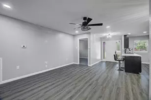 332 Crestwood St, Clute, TX 77531 - Photo 10