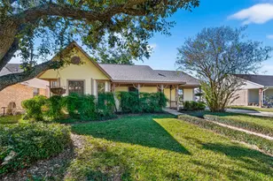 405 Tudor Ct, Deer Park, TX 77536 - Photo 2