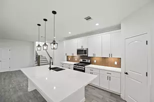 1071 St Clair St, Houston, TX 77088 - Photo 10