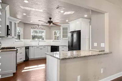 2101 Moss Creek Lane, Pearland, TX 77581 - Photo 8
