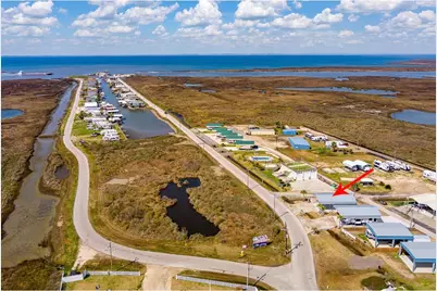 1067 Fisherman Drive N, Crystal Beach, TX 77650 - Photo 8