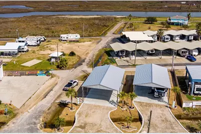 1067 Fisherman Drive N, Crystal Beach, TX 77650 - Photo 4