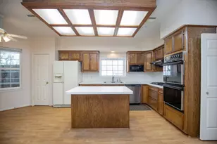 4631 Meadow Green Dr, Sugar Land, TX 77479 - Photo 16