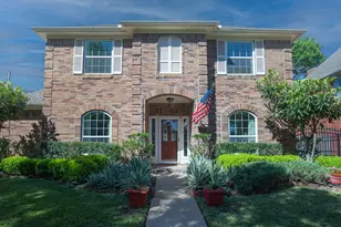 4631 Meadow Green Dr, Sugar Land, TX 77479 - Photo 4
