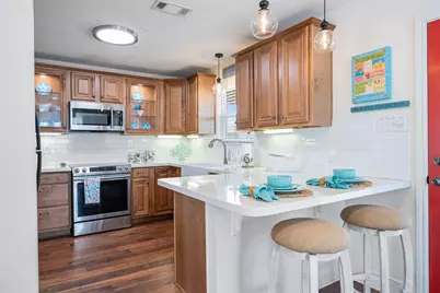 981 S Stingaree Drive, Crystal Beach, TX 77650 - Photo 4