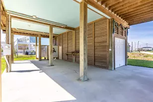 981 S Stingaree Dr, Crystal Beach, TX 77650 - Photo 30