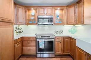 981 S Stingaree Dr, Crystal Beach, TX 77650 - Photo 12