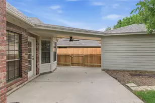 13615 Robin Hill Ct, Houston, TX 77059 - Photo 12