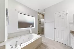 13615 Robin Hill Ct, Houston, TX 77059 - Photo 34
