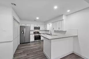 1714 Huge Oaks St, Houston, TX 77055 - Photo 10