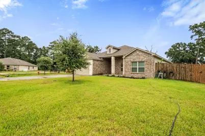 9850 Hunter Springs, Conroe, TX 77306 - Photo 2