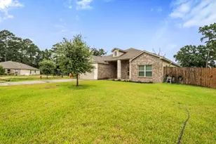 9850 Hunter Springs, Conroe, TX 77306 - Photo 2