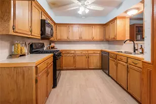 211 Brantley Ln, Magnolia, TX 77354 - Photo 4