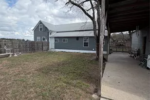 1094 N Von Minden St, La Grange, TX 78945 - Photo 6