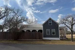 1094 N Von Minden St, La Grange, TX 78945 - Photo 4