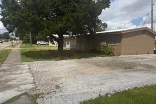 2219 5th St, Stafford, TX 77477 - Photo 2