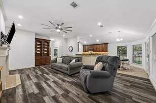 2450 Sullivan Ln, Dickinson, TX 77539 - Photo 4