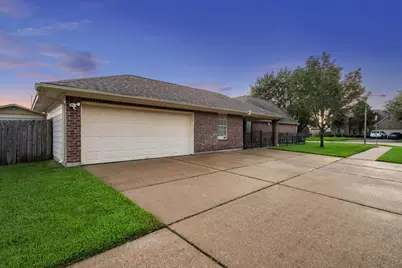 2450 Sullivan Lane, Dickinson, TX 77539 - Photo 18