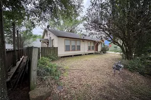 404 W Main St, Tomball, TX 77375 - Photo 2