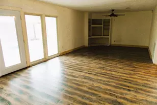 913 Marys Ct, Friendswood, TX 77546 - Photo 8