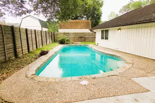913 Marys Ct, Friendswood, TX 77546 - Photo 4