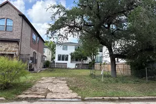 4304 Holt, Bellaire, TX 77401 - Photo 2