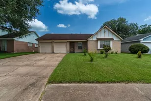 1209 Clover Dr, Angleton, TX 77515 - Photo 1