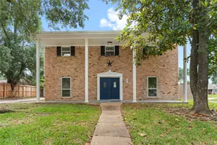207 Burgundy Ln, League City, TX 77573 - Photo 1