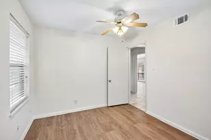 6401 Rowan Ln, Houston, TX 77074 - Photo 14