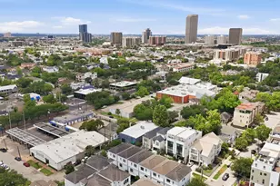 911 W Drew St, Houston, TX 77006 - Photo 36