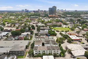 911 W Drew St, Houston, TX 77006 - Photo 34