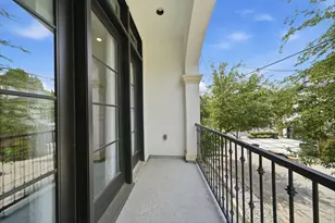 911 W Drew St, Houston, TX 77006 - Photo 32