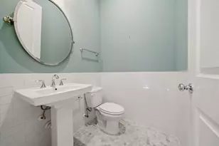 911 W Drew St, Houston, TX 77006 - Photo 20