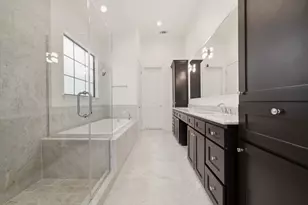 911 W Drew St, Houston, TX 77006 - Photo 26