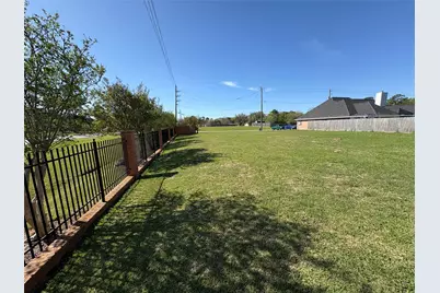 702 Shady River Road, La Porte, TX 77571 - Photo 2