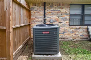 4923 Saxon Dr, Houston, TX 77092 - Photo 36