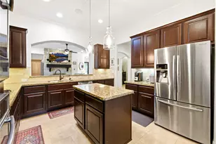 2805 Shadow Woods Ct, Houston, TX 77043 - Photo 12