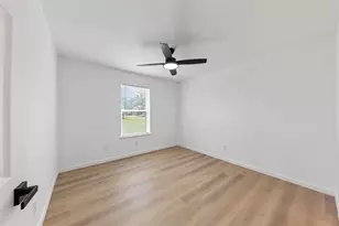 815 Lyle W Ave, Cleveland, TX 77327 - Photo 14