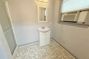 724 S Morgan St, Angleton, TX 77515 - Photo 10