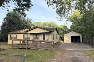 724 S Morgan St, Angleton, TX 77515 - Photo 2